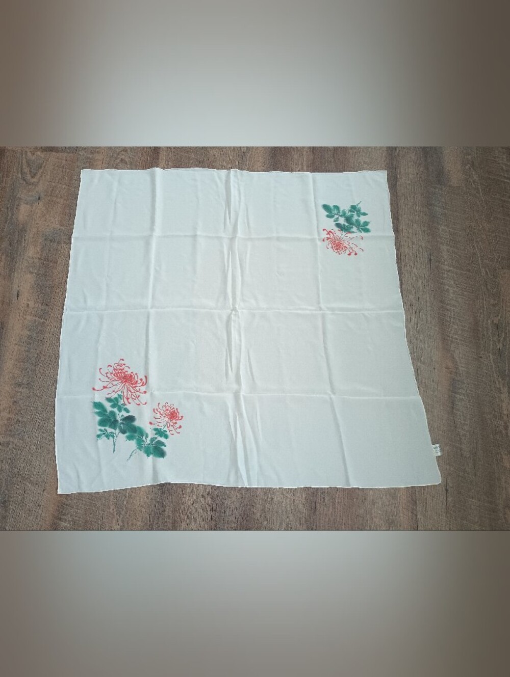 100% Silk Scarf Artisanal Red Spider Lily Motif & Hand-Rolled Hems Ourlé Main